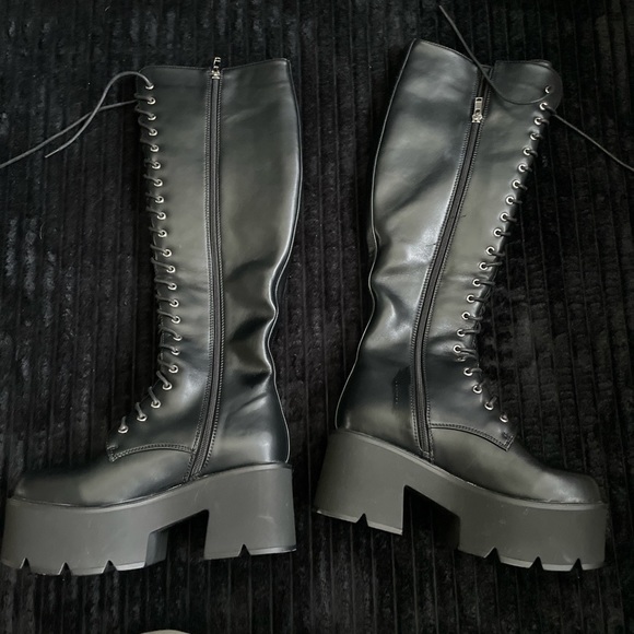 LAMODA PLATFORM BOOTS - Picture 2 of 2